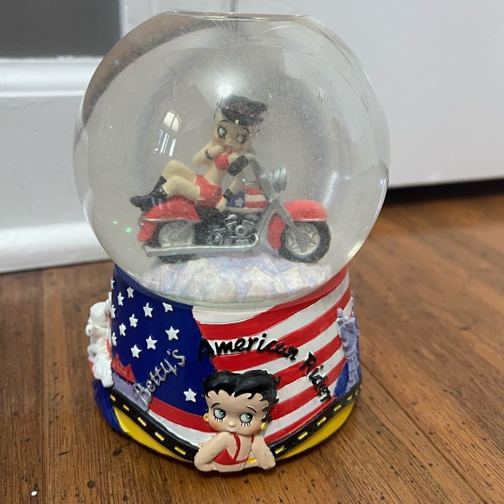 Betty Boop American Rider musical snow globe